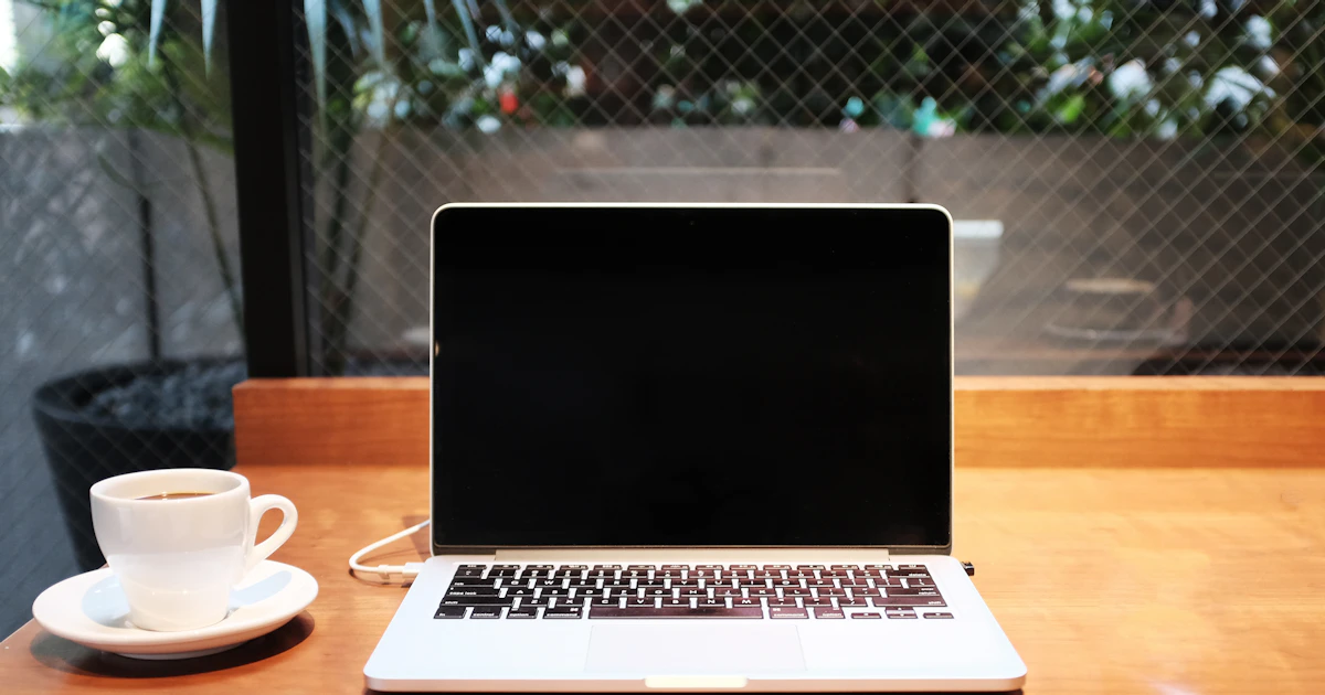 Cukup buka browser di laptop atau HP, tanpa aplikasi tambahan.